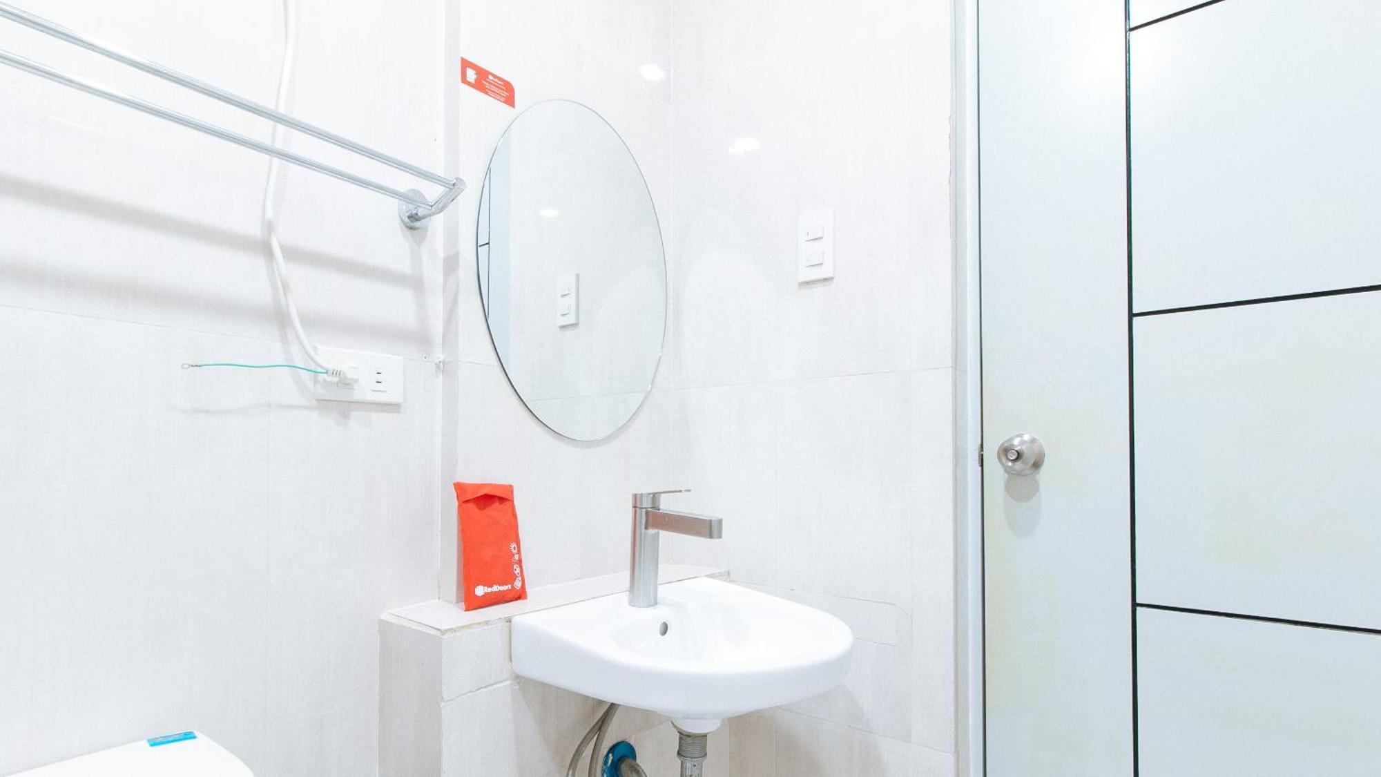Reddoorz Near Naia Terminal 1 Otel Paranaque City Dış mekan fotoğraf